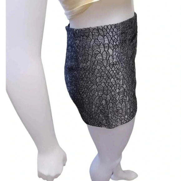 Sans Souci Grey Metallic Reptile Print High Waist Shorts Size Large - Picture 3 of 9